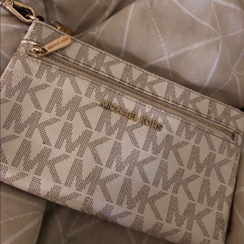 MICHAEL KORS Wristlet